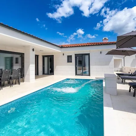 Mariva Villa